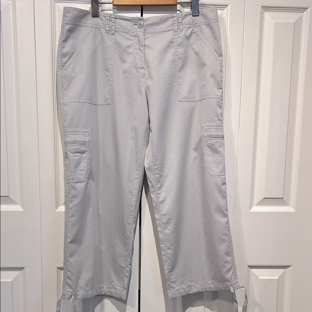 Tommy Bahama Light Grey Cotton Cargo Capri Pants Size 10